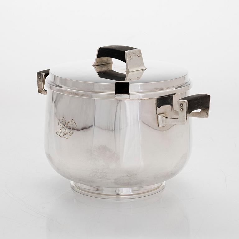 Mauno Honkanen, a lidded silver bowl, Tillander, Helsinki 1955.