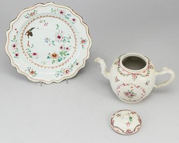 A famille rose teapot with cover and a dish, Qing dynasty, Qianlong (1736-95).