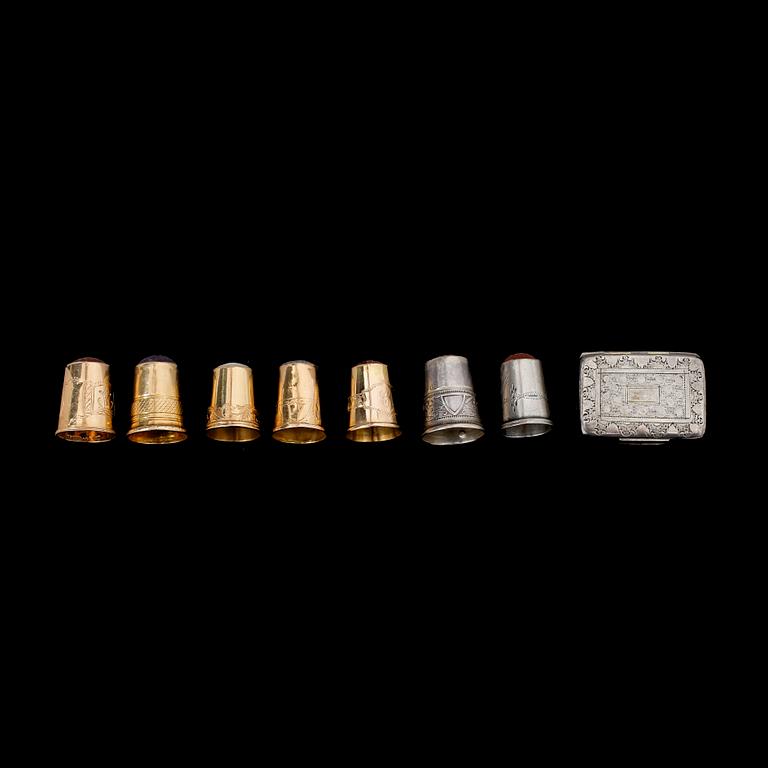 FINGERBORGAR OCH DOSA, 7+1st, 5 18k guld, 2 silver. Sverige och Birmingham. 1800-1900-tal. Tot.vikt guld 16,4g.