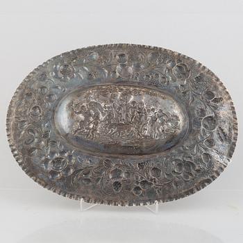 Presenterfat, låghaltigt silver, barockstil, omkring år 1900.
