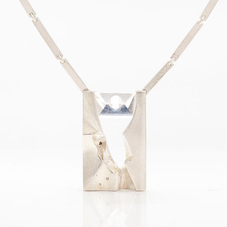 BJÖRN WECKSTRÖM, A sterling silver necklace "Mountain rill" with a rock crystal. Lapponia 2015.