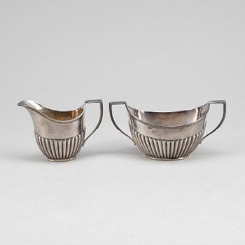 GRÄDDKANNA och SOCKERSKÅL, silver, Mappin & Webb,  Sheffield 1908, Ca 124 g.