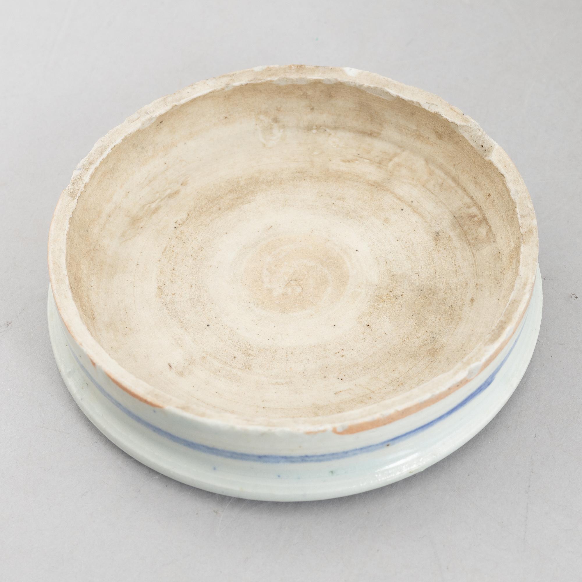 A blue and white porcelain bowl and a blue and white urn lidded jar, China,.