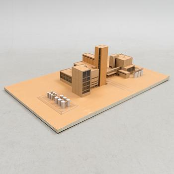 EINARI TERÄSVIRTA, arkkitehtuurimalli, Alkon Koskenkorva tehtaat, 1972.