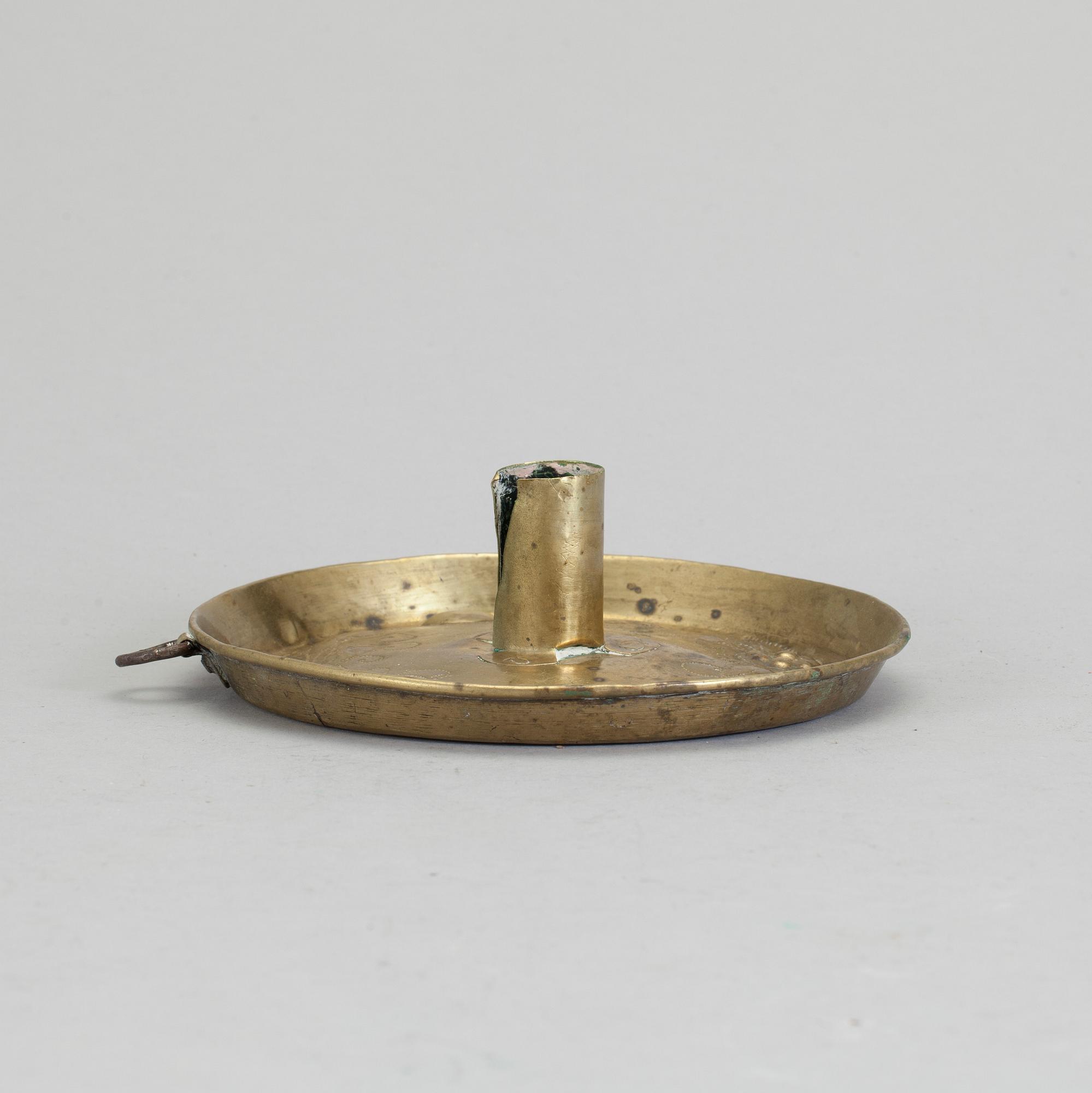 LJUSPLÅT, mässing, allmoge, 1700-tal.