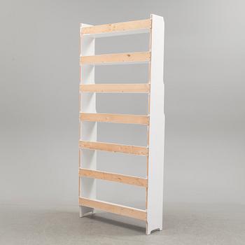 A 'Ekolsund' shelf by IKEA.