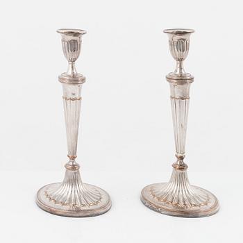 A pair of silver plated candelabra/candlesticks, England, first half of the 20th Century.