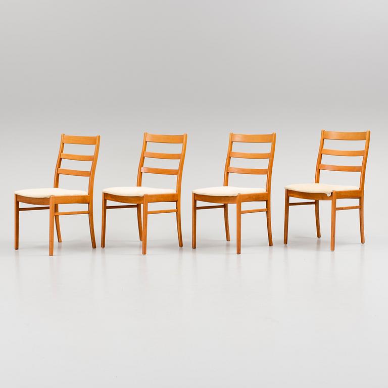 A dining table with 4 chairs from the second half of the 20th century.