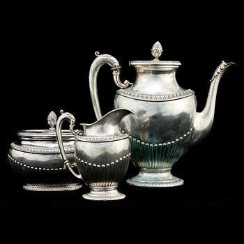 KAFFESERVIS, 3 delar, silver, empirestil, Carl Gustaf Hallberg, Stockholm, 1910-tal. Vikt 1250 g.