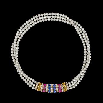 COLLIER, Van Cleef & Arpels, tre rader japanska odlade pärlor, 4,5 mm, safirer, rubiner och diamanter, tot. ca 3 ct.