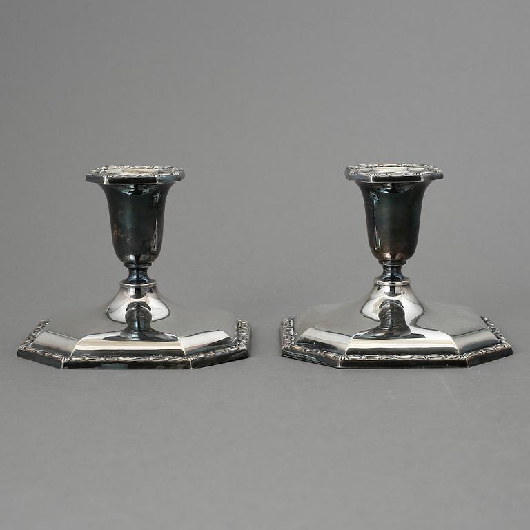 LJUSSTAKAR, ett par, silver, svenska importstämplar, 1900-tal,