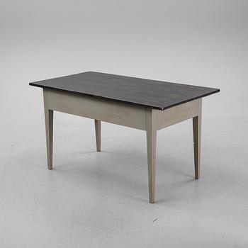 A gustavian style writing desk from the 19th century.