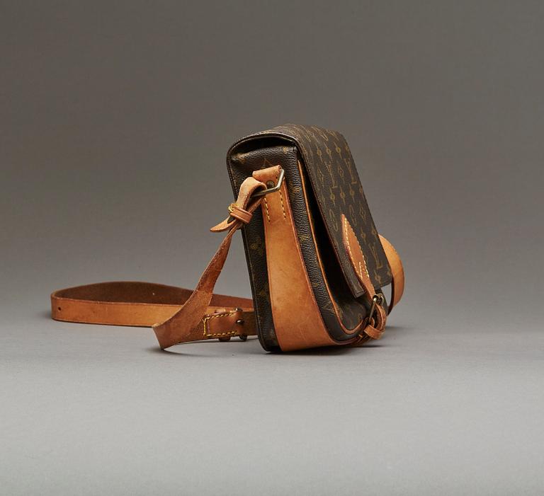 VÄSKA, "Cartouchiere", Louis Vuitton.