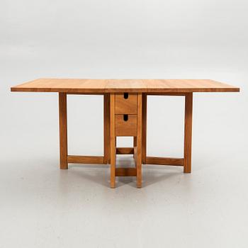 Drop-leaf table, modern manufacture.