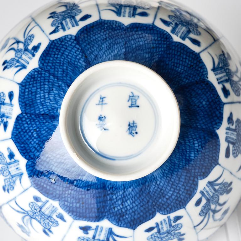 A pair of blue and white bowls, Qing dynasty, with Xuantong mark and of the period (1909-11).