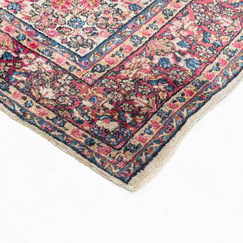 An Oriental carpet, c. 272 x 180 cm.