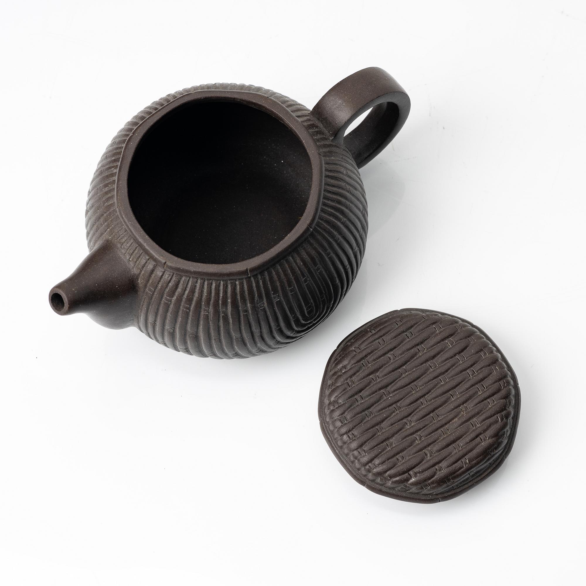 A Chinese yixing 'basket' teapot, 1990s.