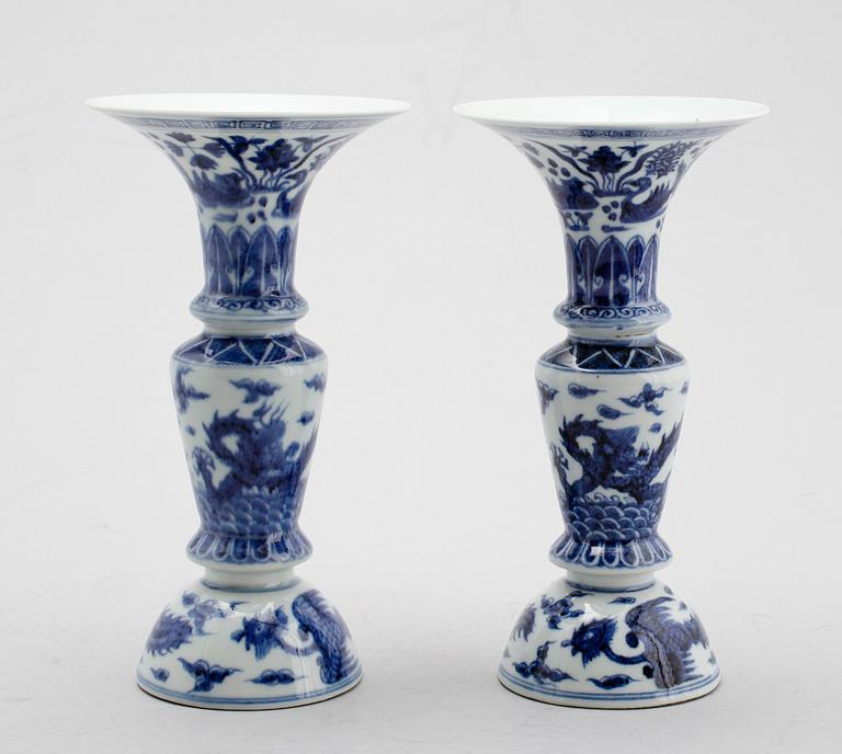 VASER, 1 par, porslin, Kina, 1800-tal.
