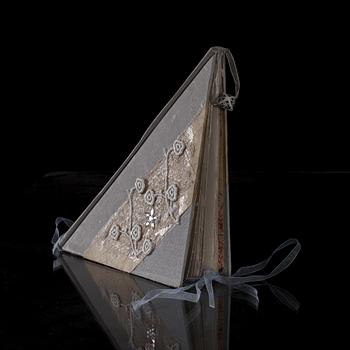 ELINA LIIKANEN
"Liten snöblomma"
Bok