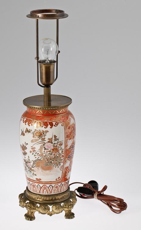 BORDSLAMPA, porslin,  Japan, 1800/1900-tal.