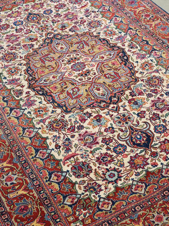 SEMI-ANTIQUE KASHAN. 213 x 145 cm.