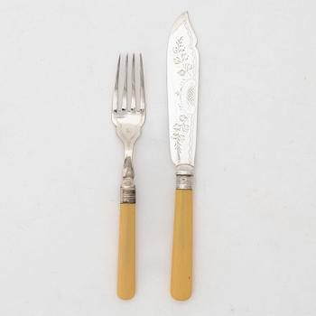 A 12-piece fish cutlery set, marks of James Albert Scholes, Sheffield, England 1904.
