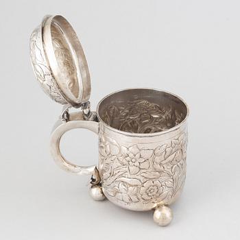 Dryckeskanna, silver, dubbelslagen fantasistämpel, 1800-tal. Barock-stil.