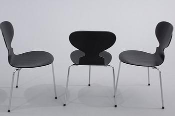 ARNE JACOBSEN, A SET DININGTABLE AND 3 CHAIRS BY ARNE JACOBSEN.  Produced in 2002 by Fritz Hansen in Commemoration 100 yrs.