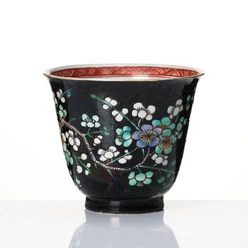 Kopp, porslin. Qingdynastin, Kangxi (1662-1722).
