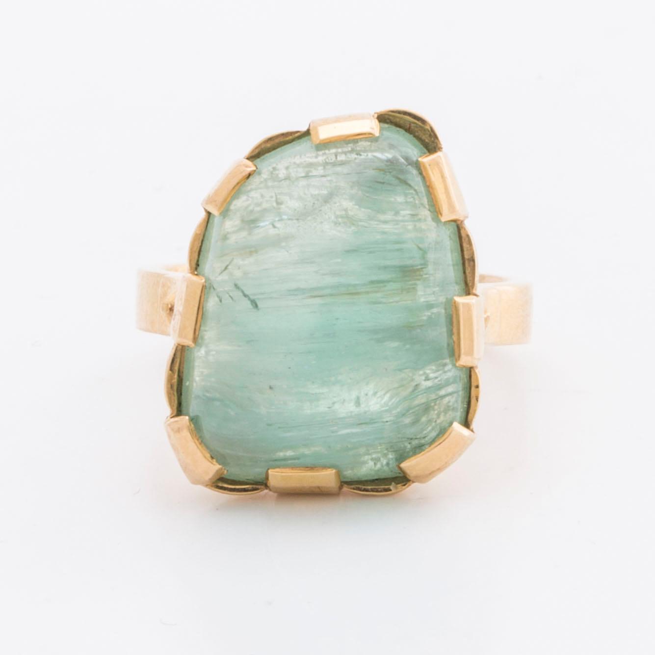 RING 18K gold w green stone probably beryl, Stockholm 1982.
