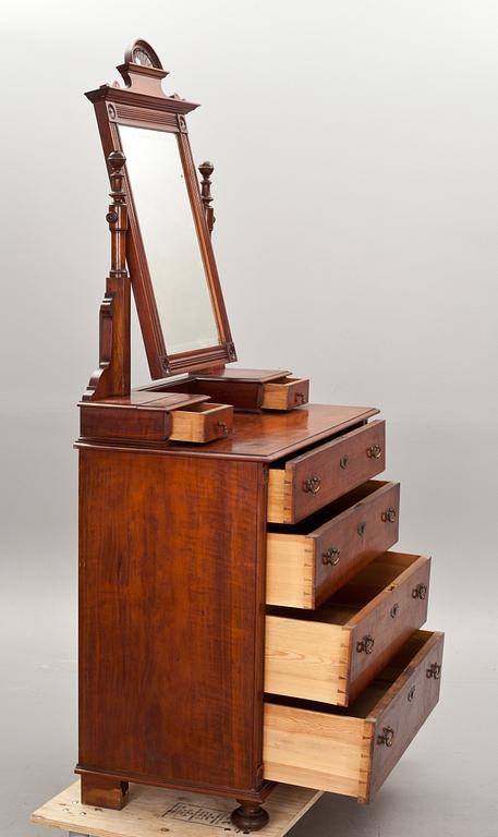 SPEGELBYRÅ, nyrenässans, 1800-talets slut.