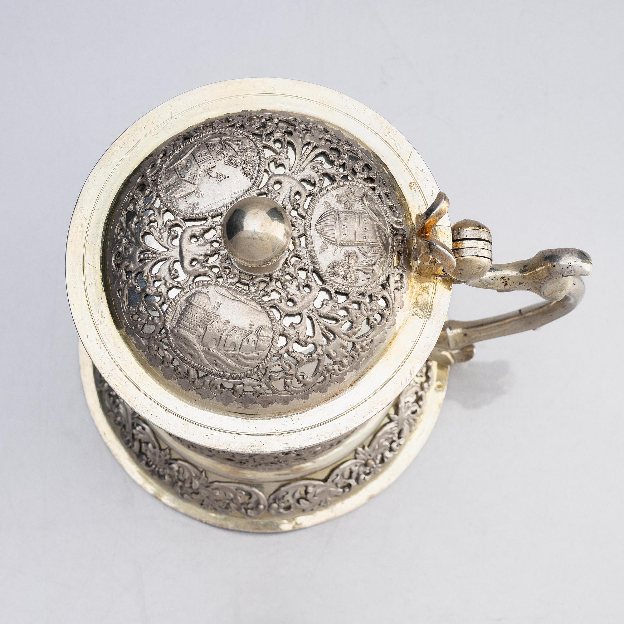 An Augsburg parcel-gilt silver tankard, mark of Daniel Schwestermüller, Augsburg 1685-87.