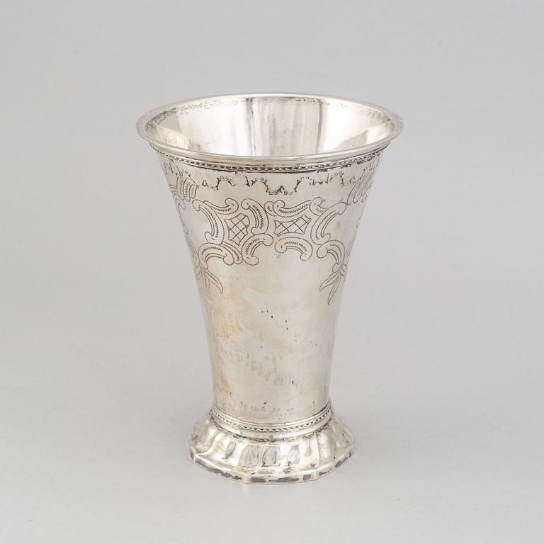 K Anderson, a silver beaker, Stockholm, 1932.