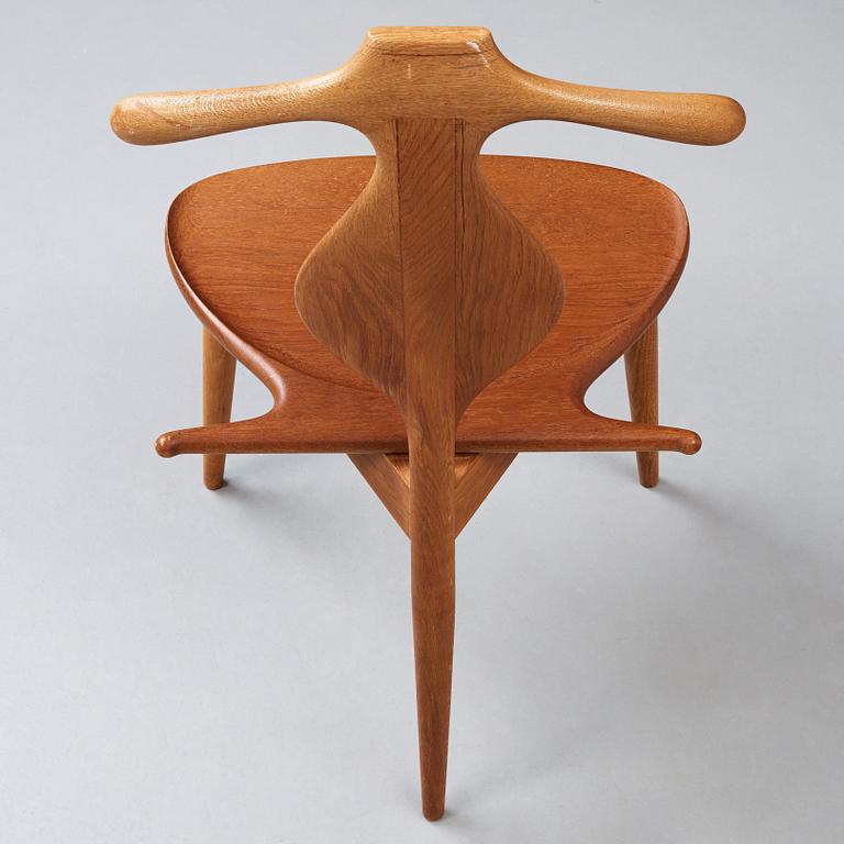 Hans J. Wegner, a teak and oak 'Jakkens Hvile'/'Bachelor's chair', Johannes Hansen, Denmark ca 1959.