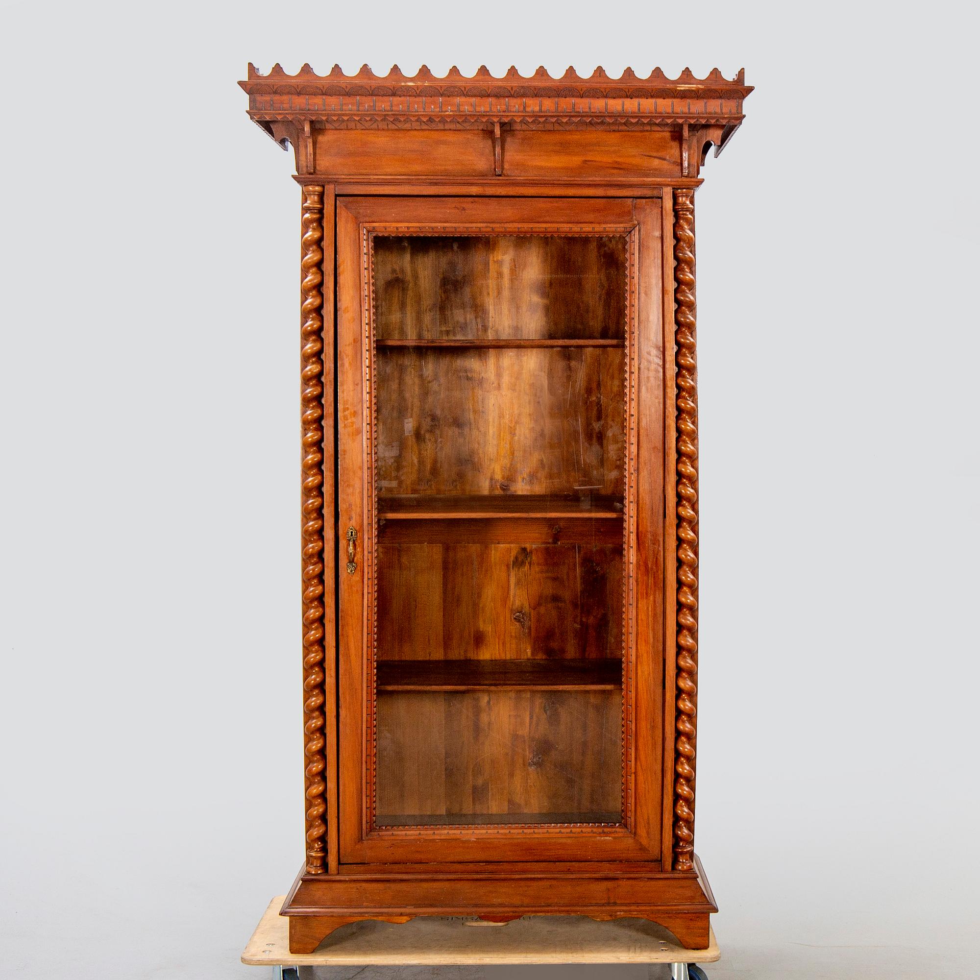 Showcase / cabinet, 20th century.