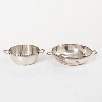 A pair of silver bowls with handles, K. Anderson, 1918.
