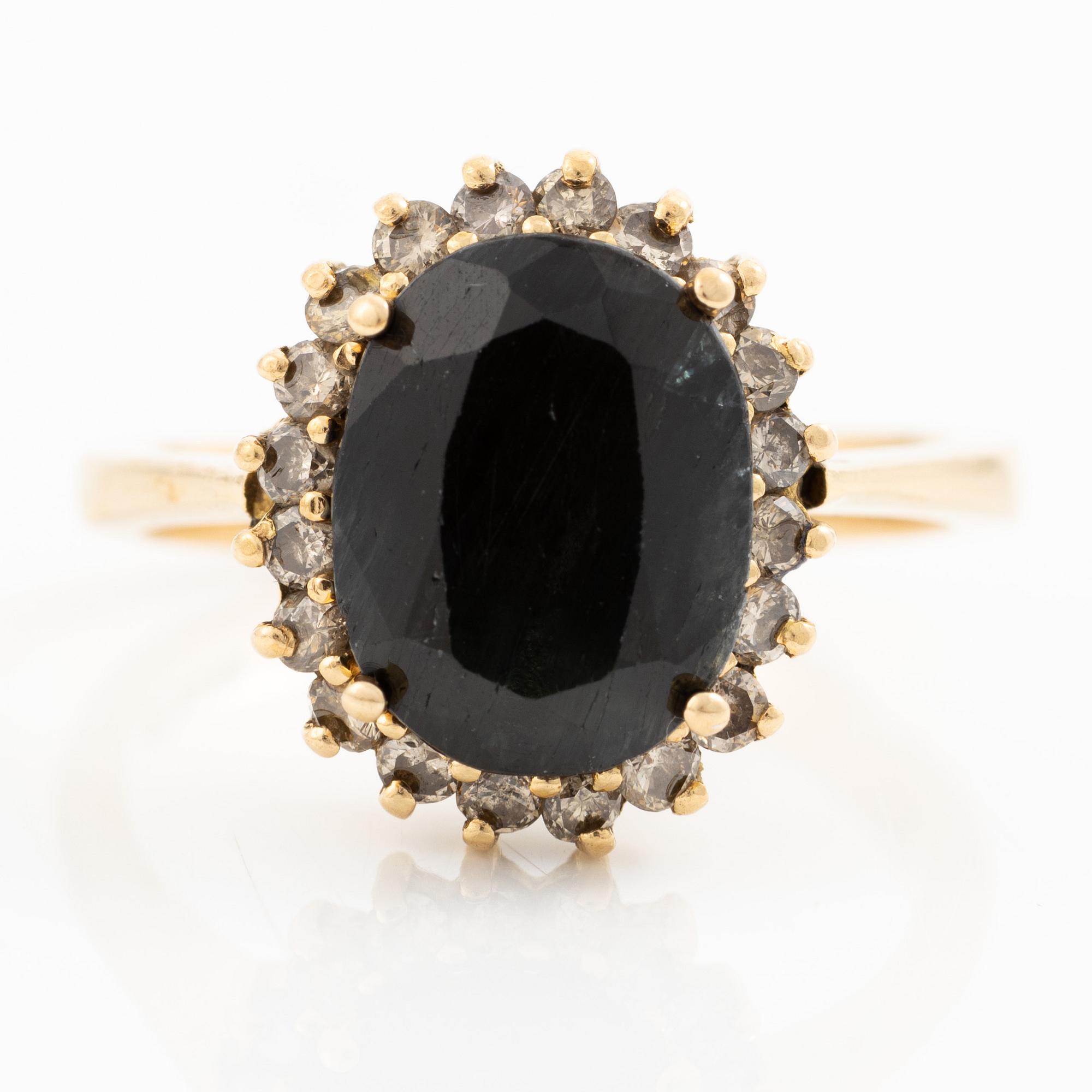 Ring, 18K gold with dark sapphire and brilliant-cut diamonds.