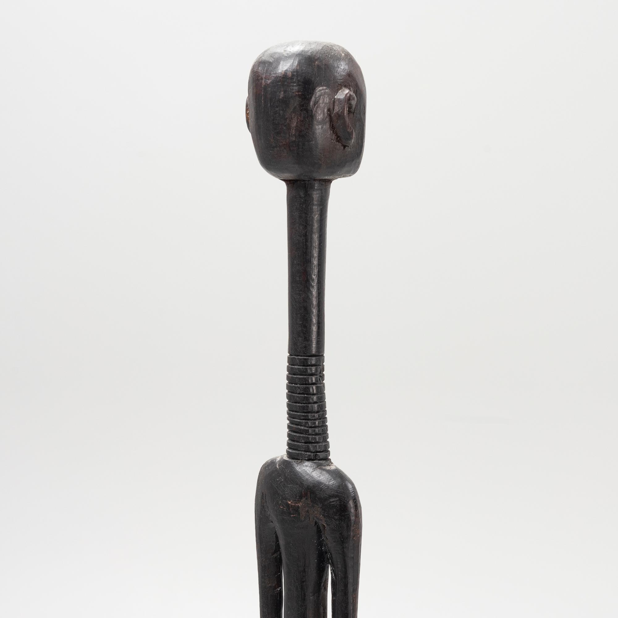 Twelve sculptures, reportedly from Makonde, Tanzania, Luba, Congo, and moore, from the second half of the 20:th century.
