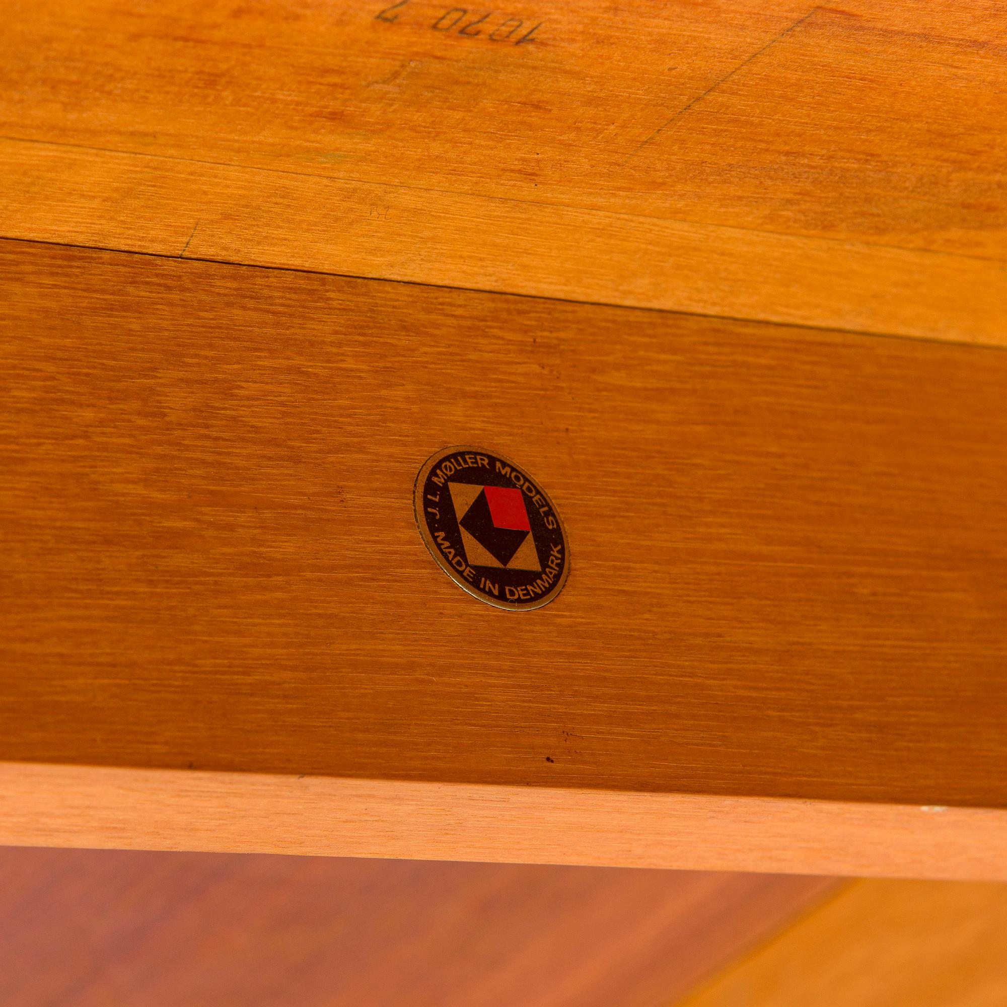 A mid 20th century dining table Niels O. Møller, J.L. Møllers Møbelfabrik, Denmark.