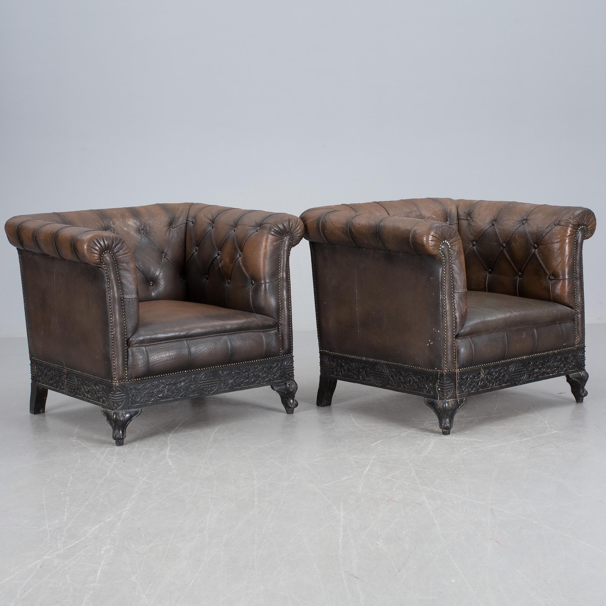 CLUBFÅTÖLJER, ett par, 1900-talets början.