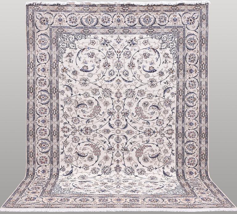 Matta, Nain part silk s.k 9LAA , ca 361 x 255 cm.