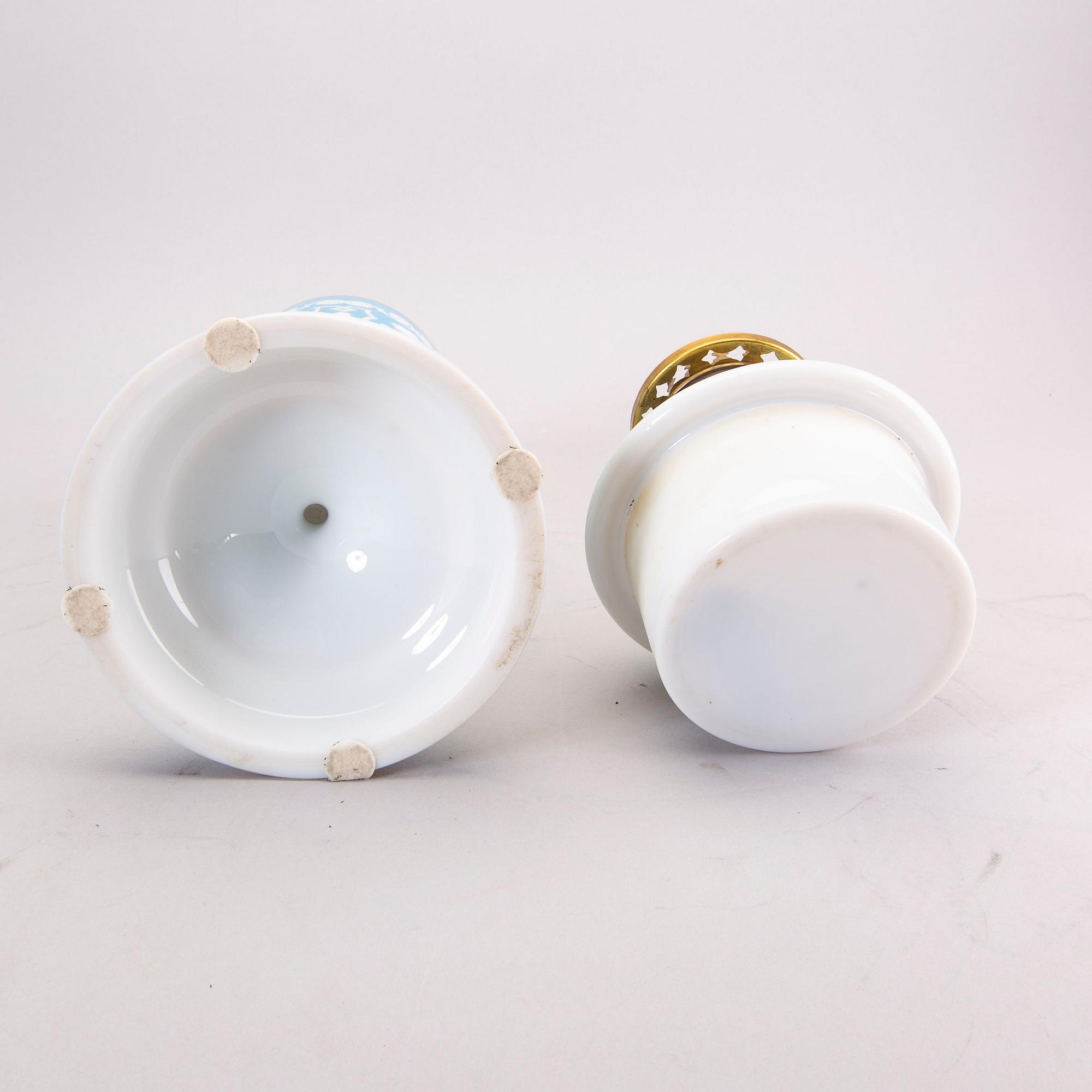 A glass paraffin lamp around 1900.