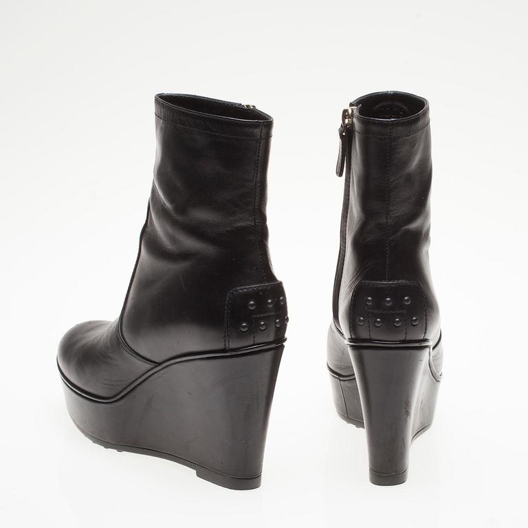 SKOR, Tod's.