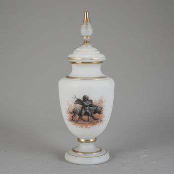 LOCKURNA, opalglas. Möjligen Frankrike, 1800-talets sista kvartal.