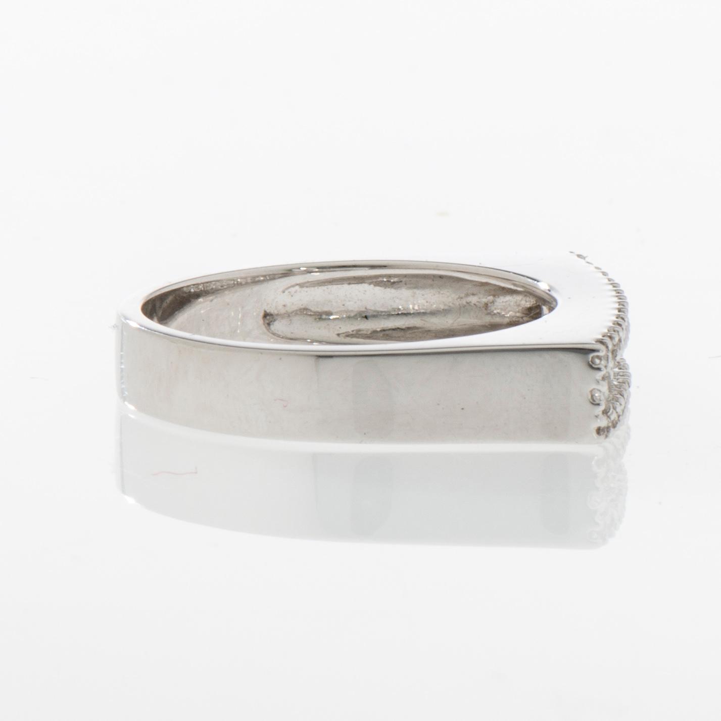 RING, 18K vitguld, diamanter totalt 0,56 ct. Vikt 6,5 g.