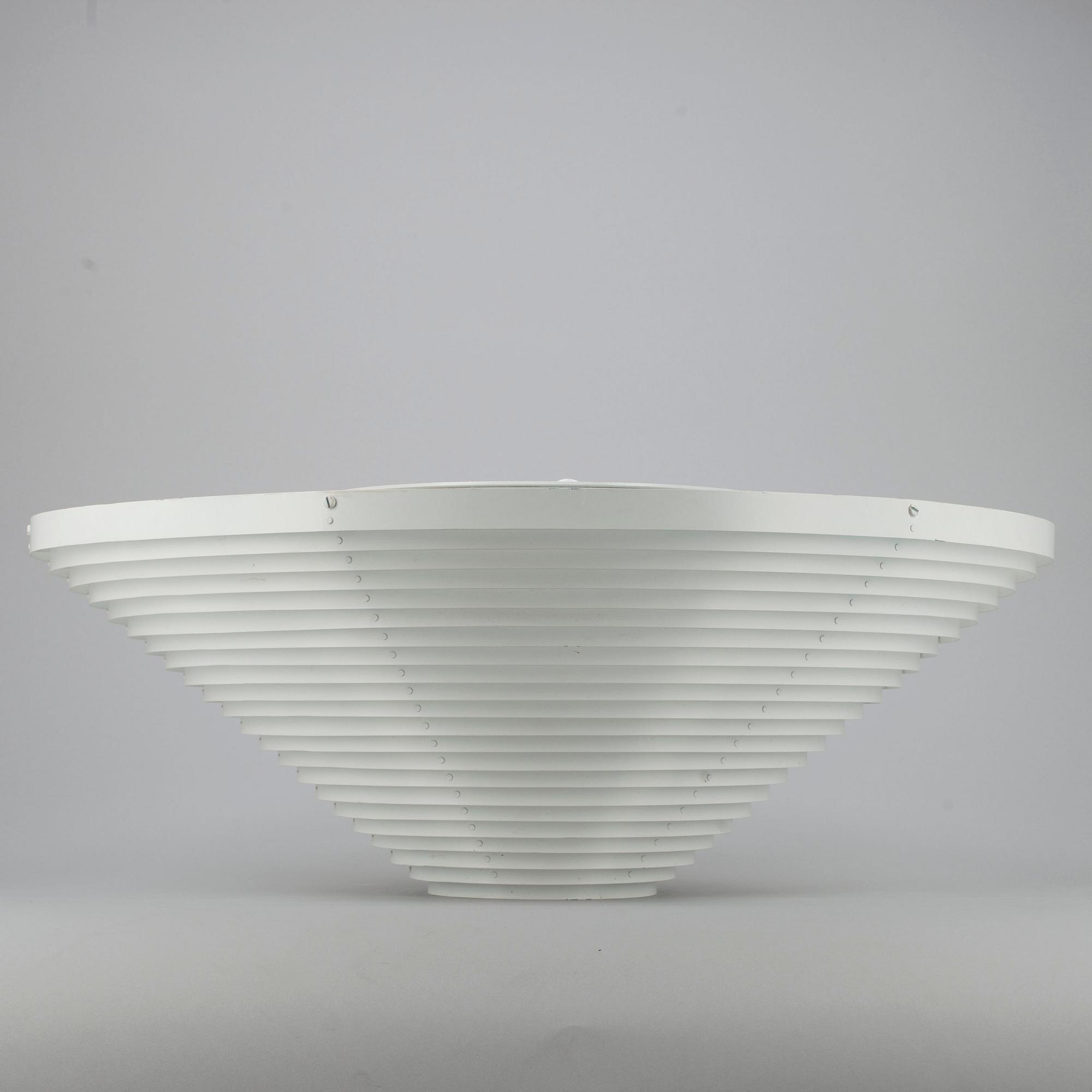 TAKLAMPA, modell A66A, Alvar Aalto, Valaisinpaja Oy. Höjd 23 cm.