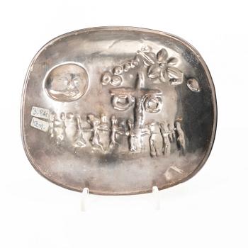Olle Ohlsson, A silver dish, signed 1978 and numbered 76/350, Silvergillet AB, Malmö 1978.