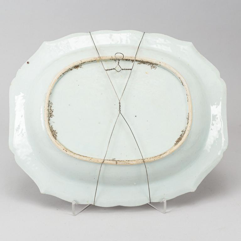 Stekfat samt terrinfat, kompaniporslin. Qingdynastin, Qianlong (1736-95).