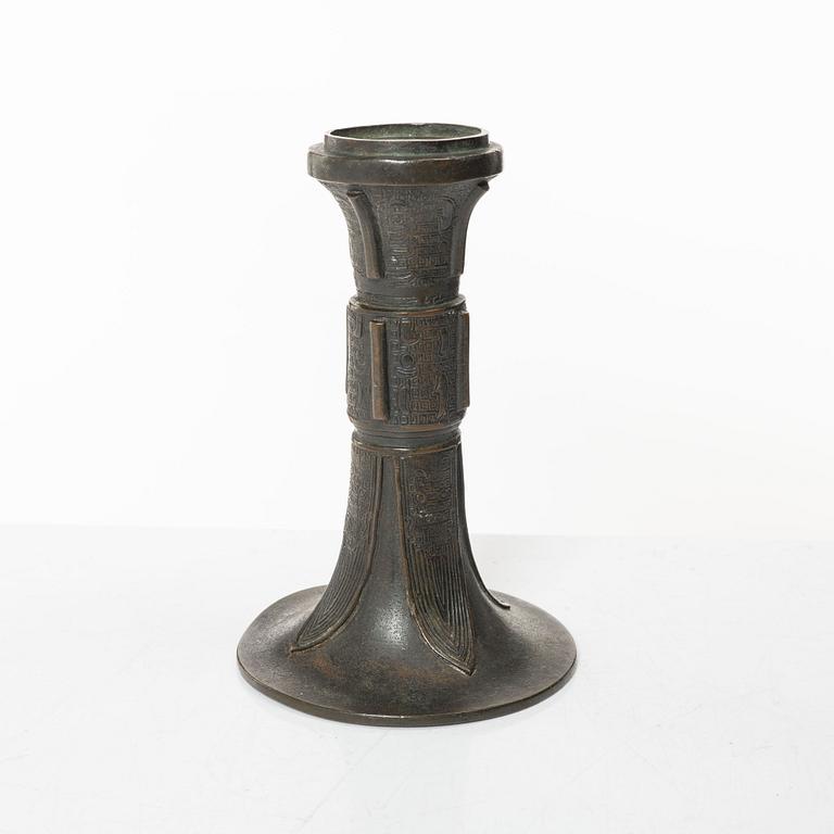 An archaistic bronze vase, Gu, Qing dynasty (1644-1912).
