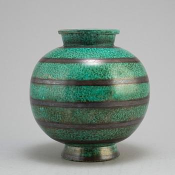 WILHELM KÅGE, an 'Argenta stoneware vase from Gustavsberg.